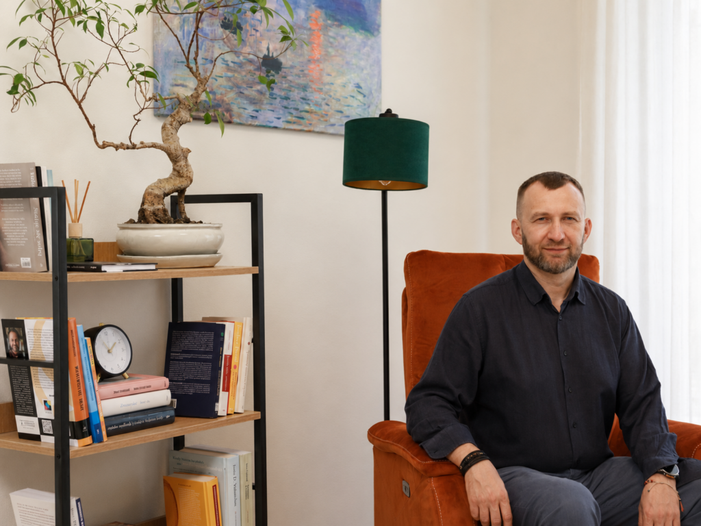 Arkadiusz Nowak w gabinecie psychoterapii w Tarnowie